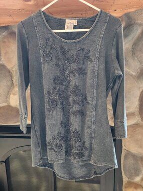 Parsley & Sage Three-Quarter Sleeve Pullover - Blue Damask Denim - Size Small!